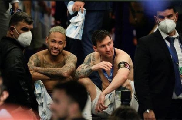 ماذا دار بين ميسي ونيمار بعد ن...