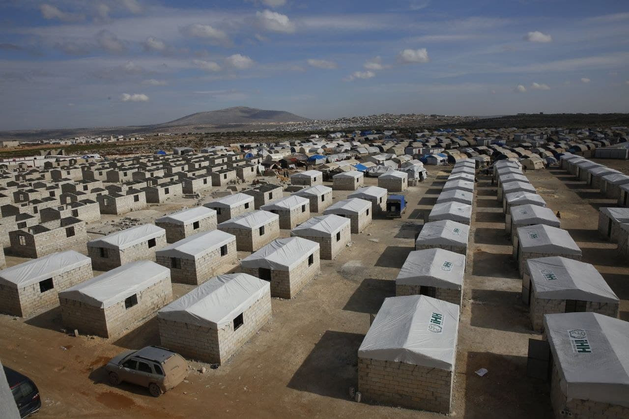 الانتقال من الخيام إلى الطوب.....