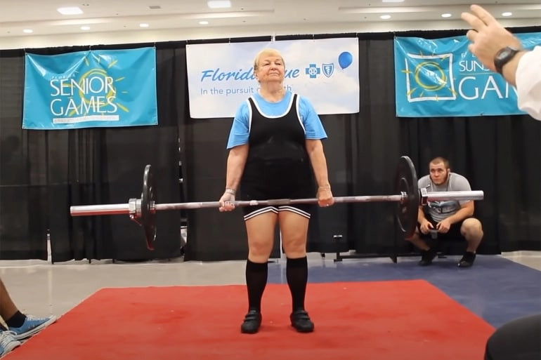 بعمر الـ100 سنة.. أميركية تدخل...