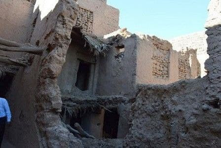 وفاة ثلاثة أطفال بانهيار منزل...