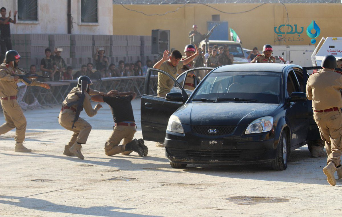 "الجيش الوطني" يأسر عنصرا للنظ...