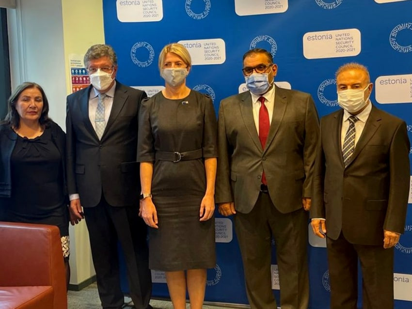 "الائتلاف الوطني" يلتقي ثلاثة...