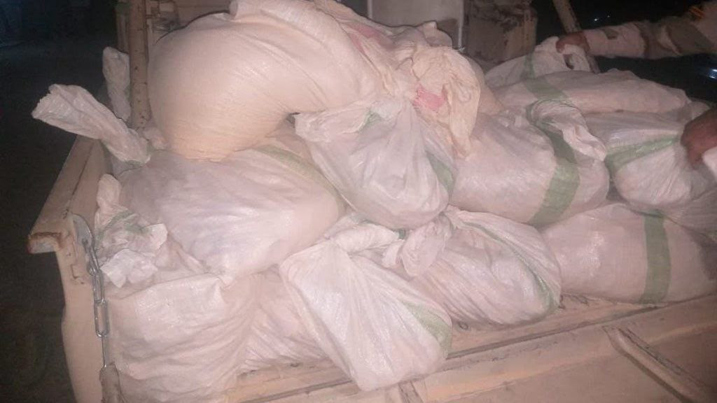 العراق يحبط تهريب كمية من المو...