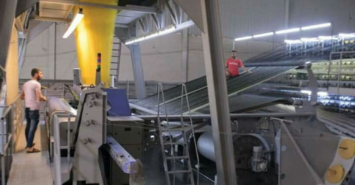 صناعيون يفتحون النار على حكومة...