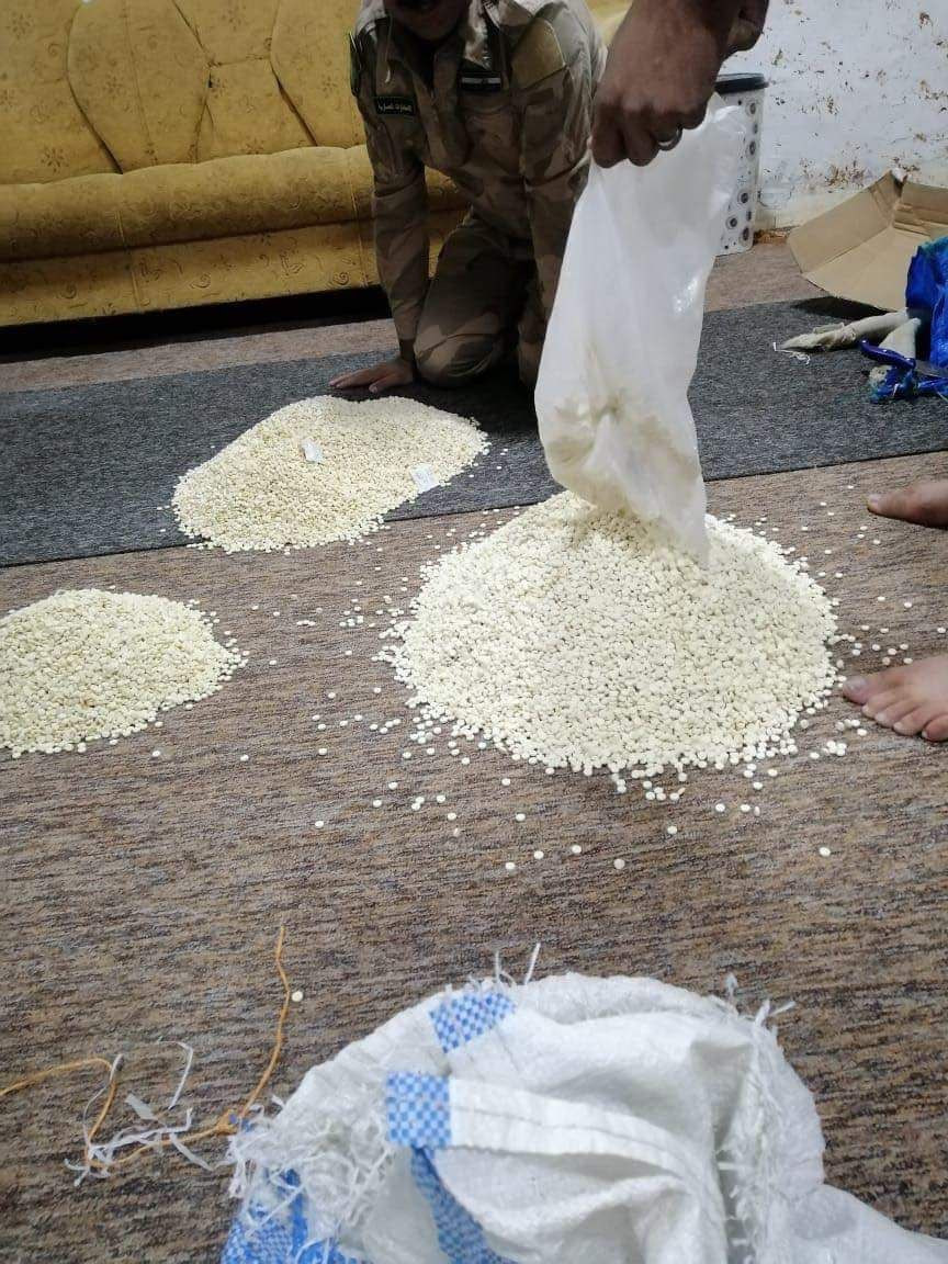 العراق يحبط عمليّة تهريب حبوب...