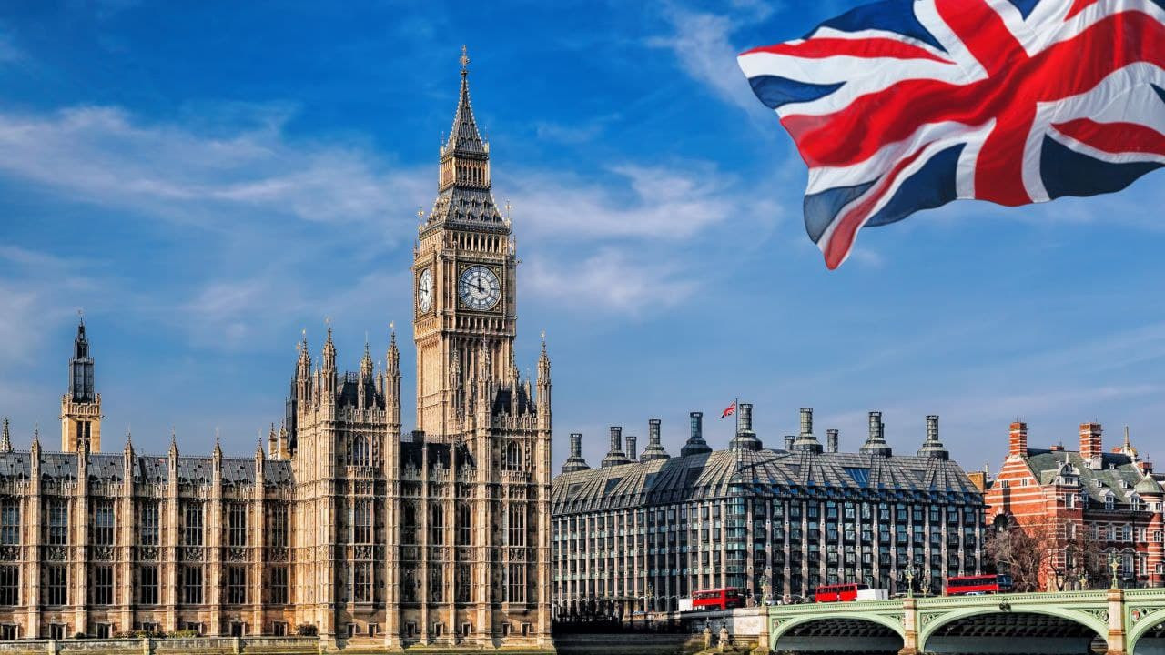 بريطانيا تتوعّد بشار الأسد بال...