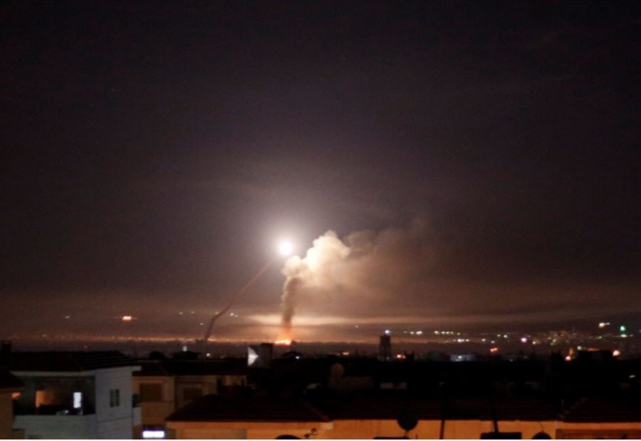 دفاعات الأسد تصيب امرأة لبناني...