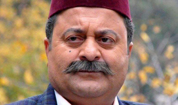 نقيب الفنانين "البيسة" في وعكة...