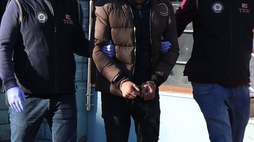 تركيا تعلن اعتقال شخصين يرتبطا...