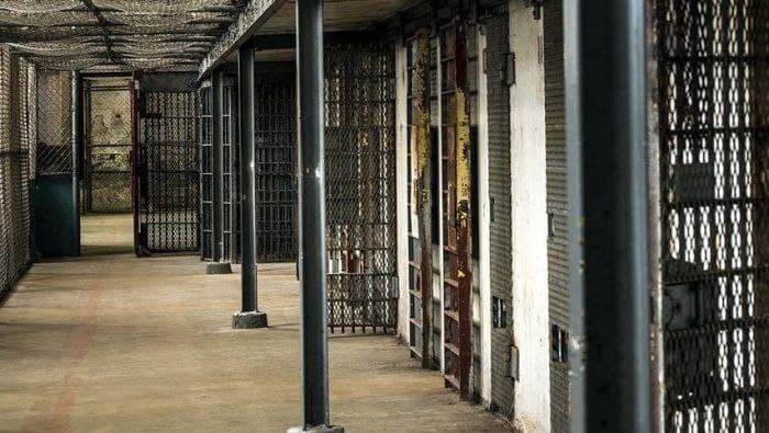 "قسد" تحتجز أكثر من ألفي شخص ب...