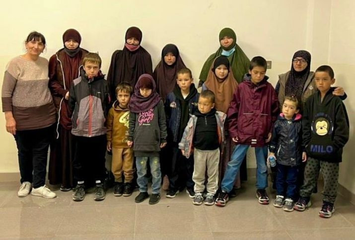 أوكرانيا تستعيد 3 نساء و11 طفل...