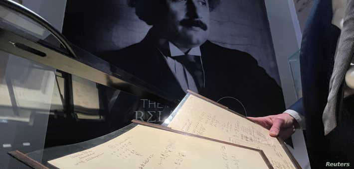 بيع مخطوطة نادرة لأينشتاين بمب...