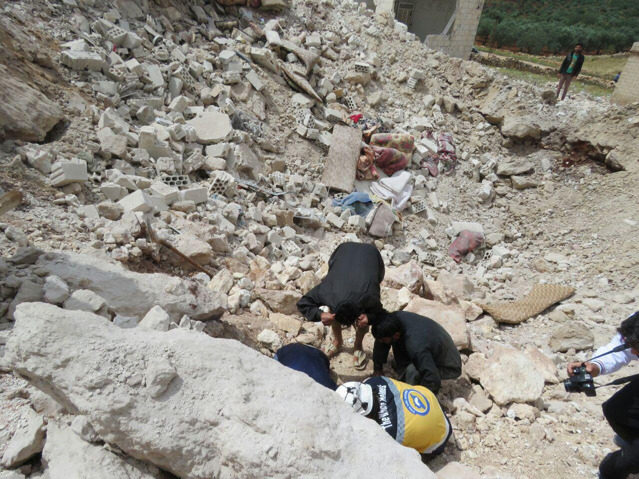 استشهاد سيدة وجرحى بغارات روسي...