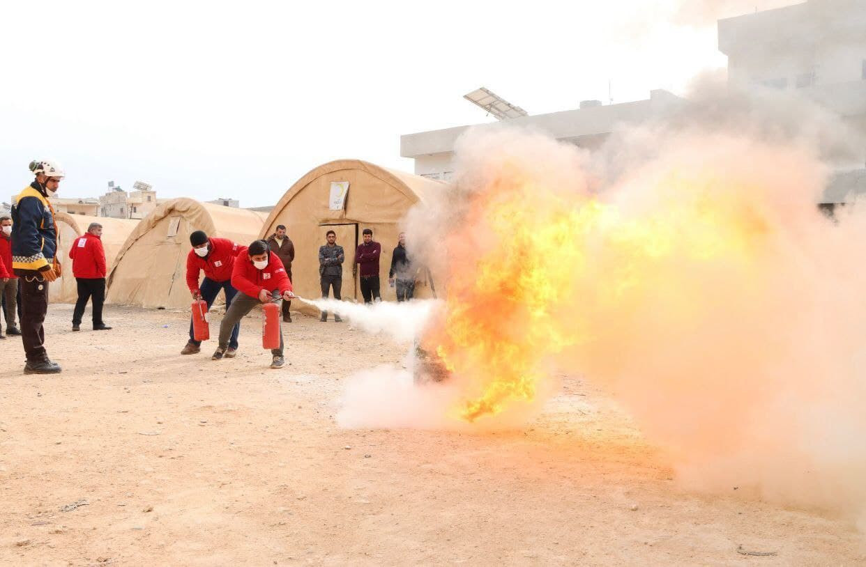 "الدفاع المدني" يُنهي دورة لـ6...