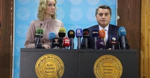 مسؤولة روسية تتسلم 8 أطفال من...