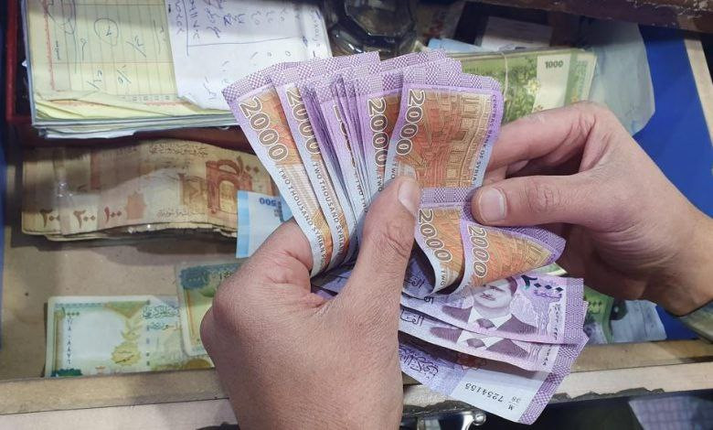 الليرة السورية تتحسن أمام الدو...