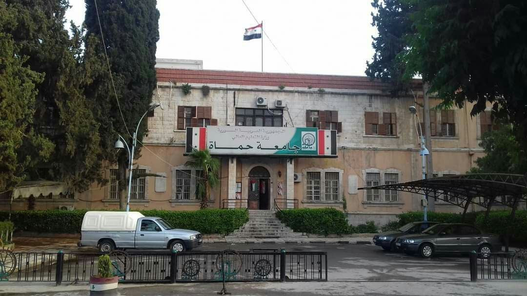 "سور جامعة" يشرد مئات العائلات...