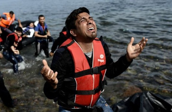 غر.ق ثمانية لاجئين من فلسطينيي...