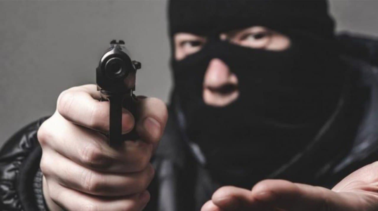 أحدها لمحل صرافة.. سرقة ثلاثة...