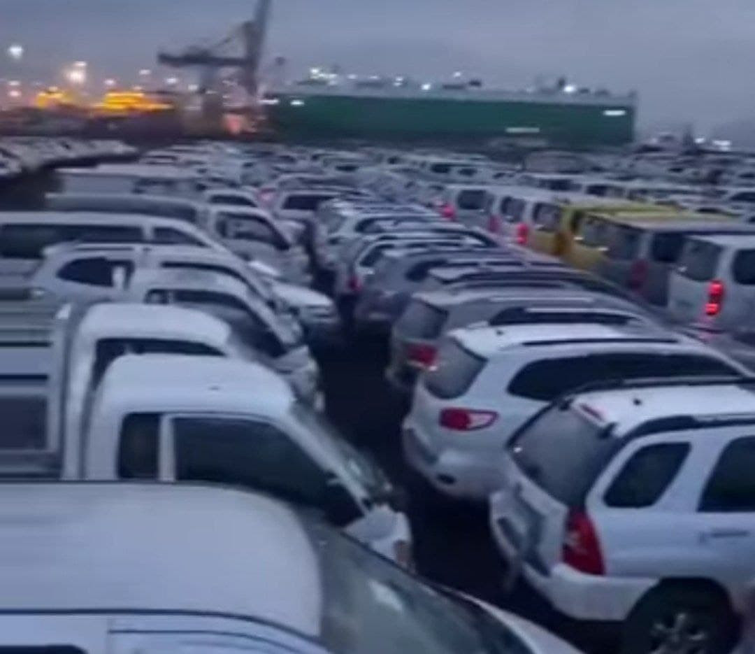 آلاف السيارات الأوروبية تنتظر...