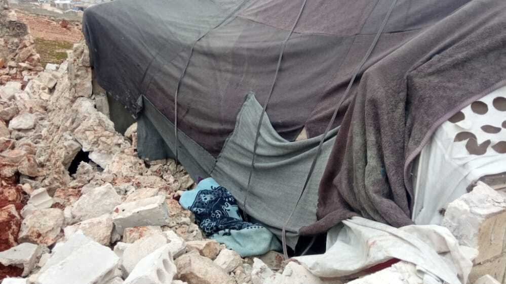 إصابة شقيقين بانهيار خيمة بريف...