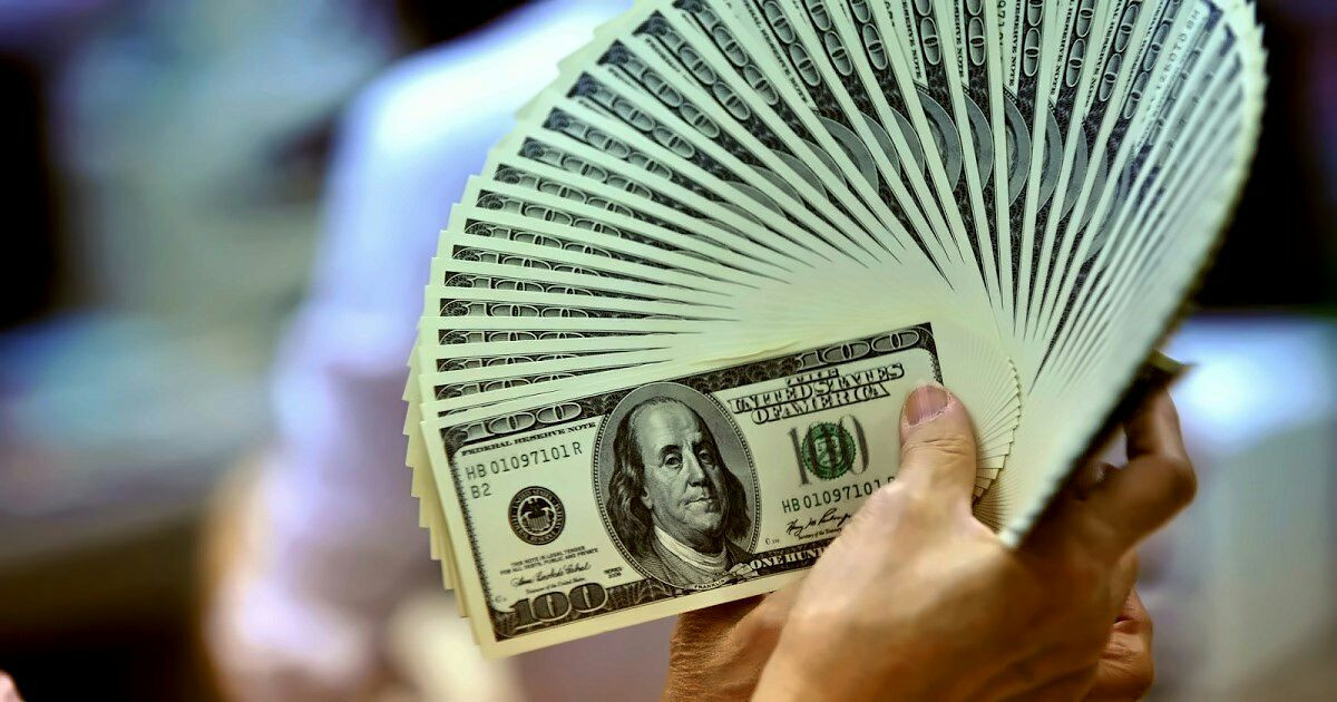 استقرار سعر صرف الليرة السورية أمام الدولار 