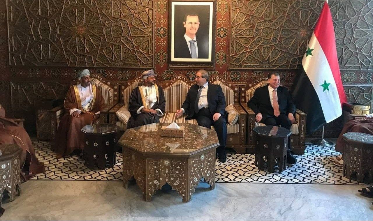 وصول وزير خارجية سلطنة عمان إل...