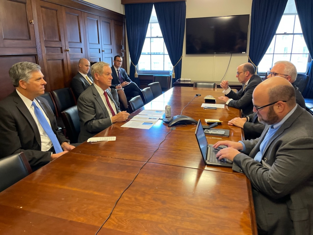 اجتماع أمريكي لبحث آلية أقوى من قانون قيصر للضغط على النظام وإيران