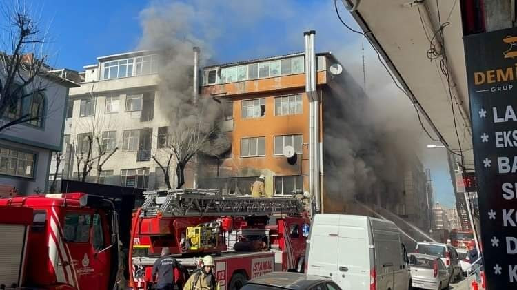 وفاة ثلاثة سوريين بحريق معمل ف...