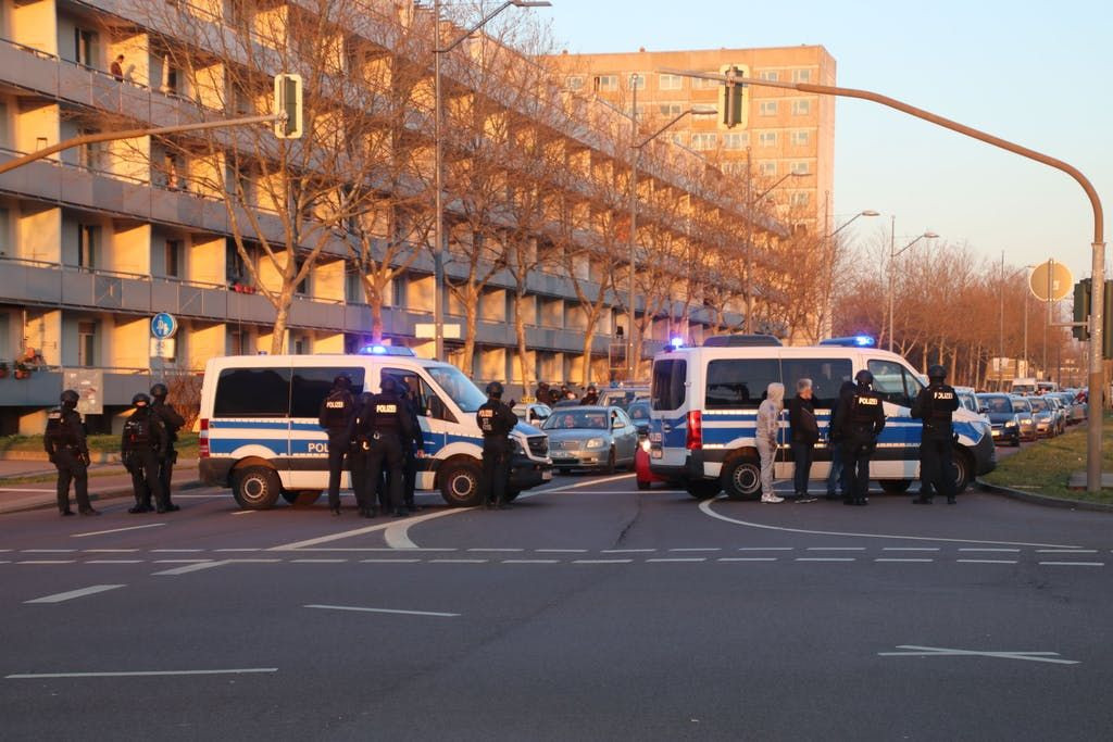 حفل زفاف لعرب يُثير ذعر الألما...