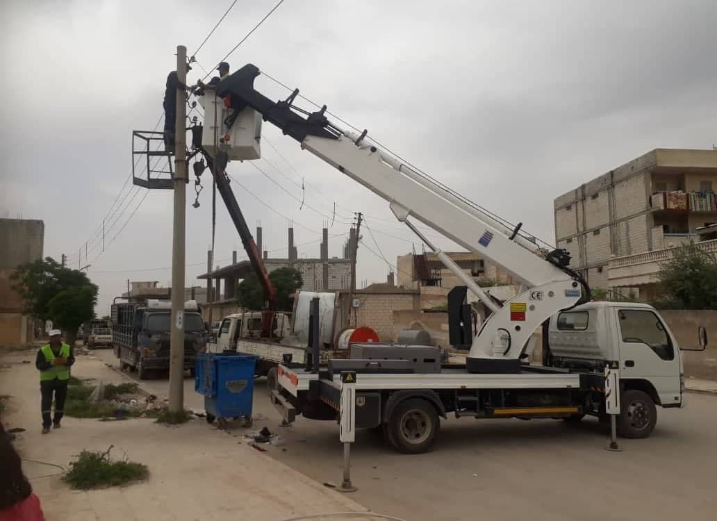 احتجاجا على سوء الخدمة.. مدنيون يحتجزون سيارتين لشركة الكهرباء في السويداء 
