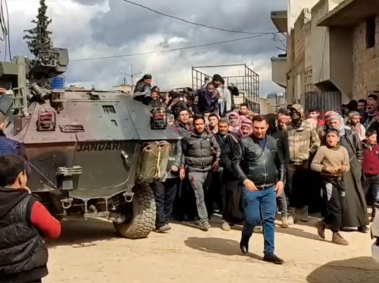 مظاهرات في ريف الباب احتجاجا ع...