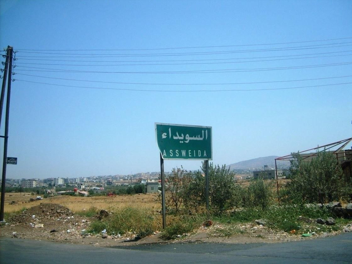 هجوم يستهدف سيارة على طريق "دم...