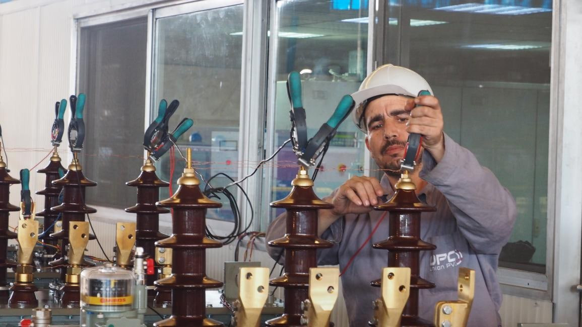 صحيفة الثورة: صرفت الأموال الط...