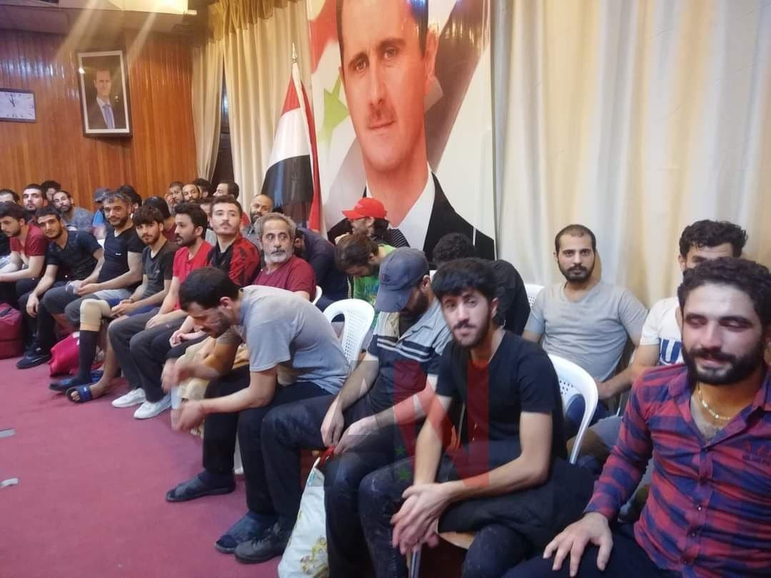 النظام يفرج عن ثلاثة معتقلين م...