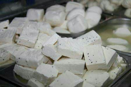 ما حقيقة وجود أجبان وألبان مغش...