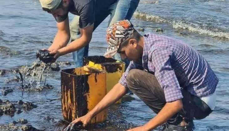 بقع نفطية على شواطئ بانياس.. ه...