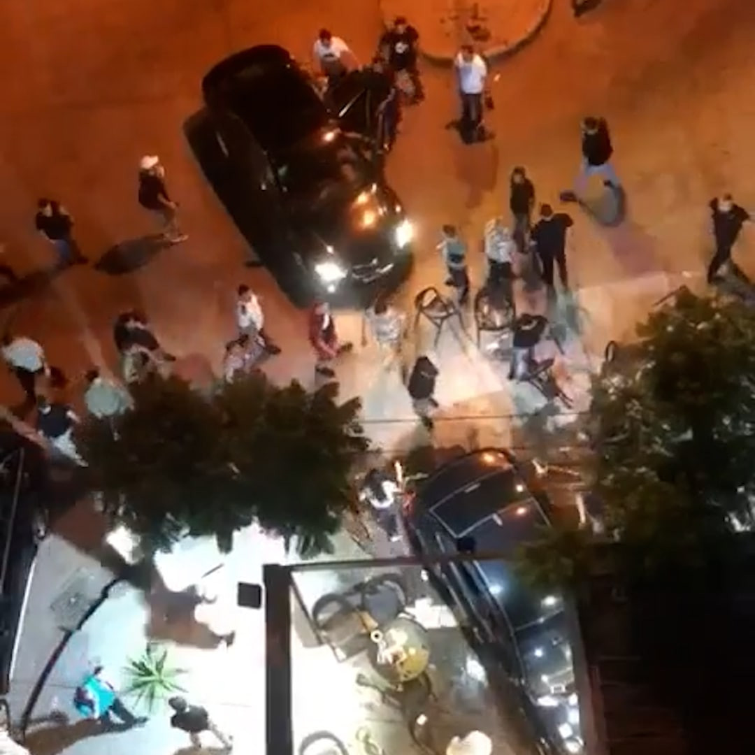 سيارة تقتحم مقهى في اللاذقية و...