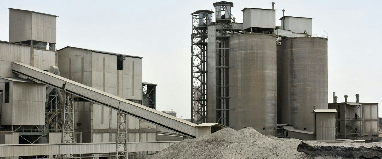 شركات صناعية كبرى تتوقف عن الع...