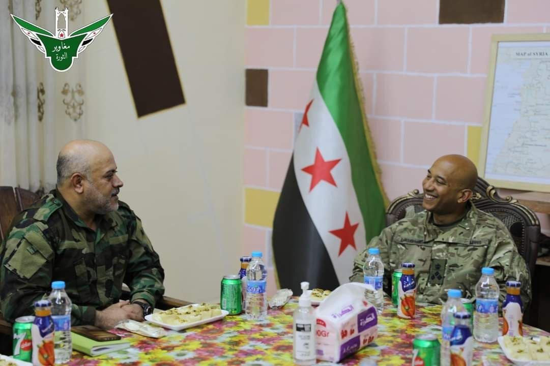 قائد "مغاوير الثورة" يلتقي ضاب...