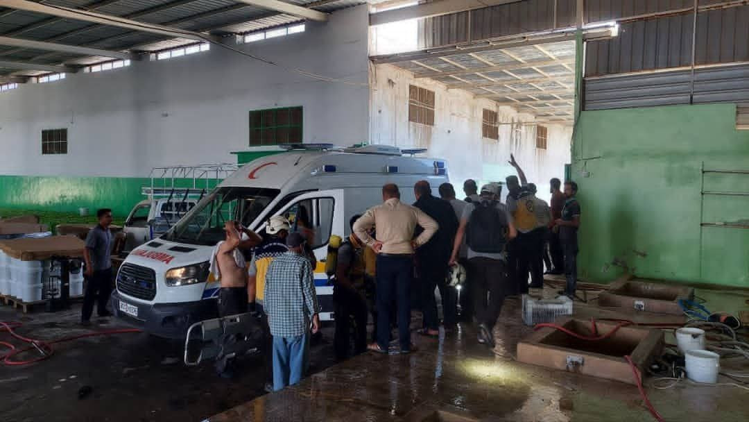 استنشقوا مواد سامة.. وفاة رجل...