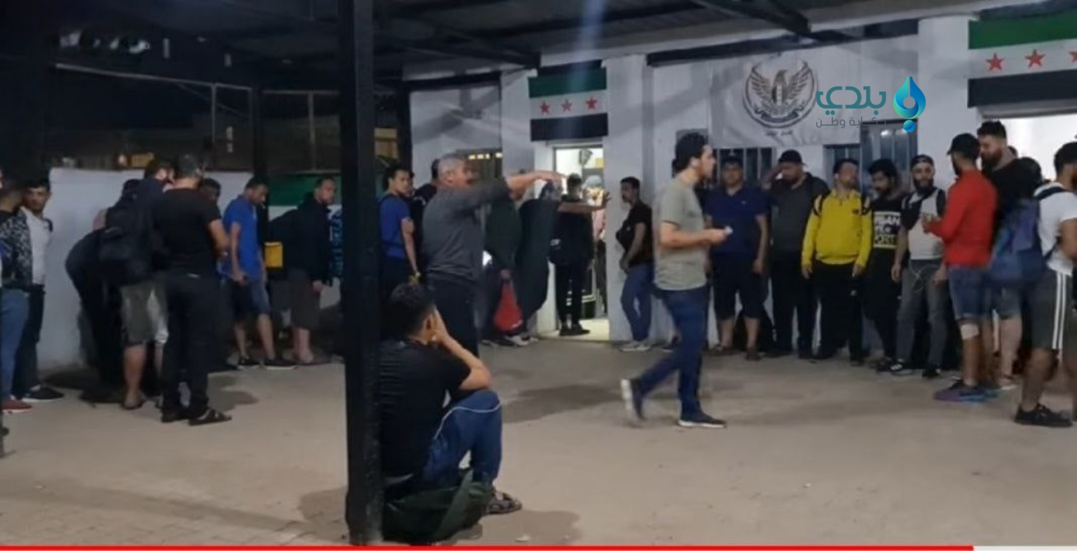 تركيا ترحل مئة شاب سوري عبر "ب...