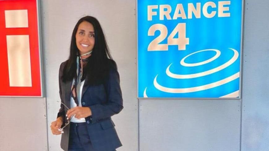 "فرانس 24" تنفي توظيف مذيعة سورية موالية للنظام 