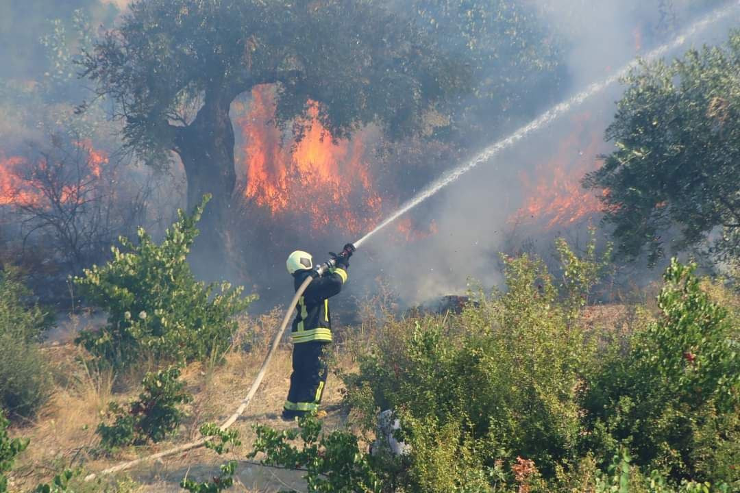 الدفاع المدني يُخمد خمسة حرائق...