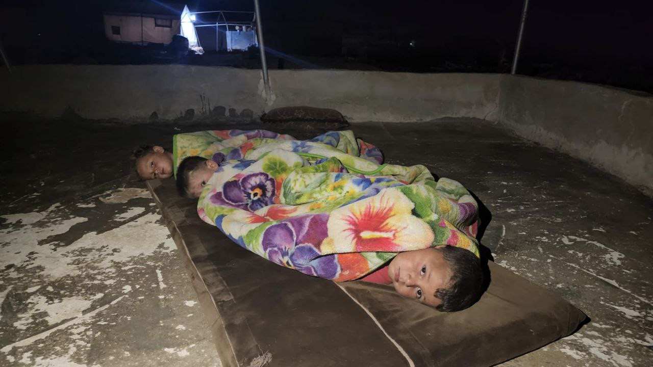 إدلب.. تضرر أكثر من 20 عائلة ف...