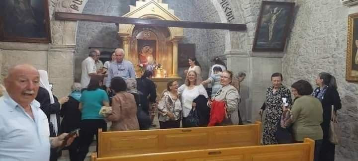 بحماية "الهيئة".. احتفال ديني...