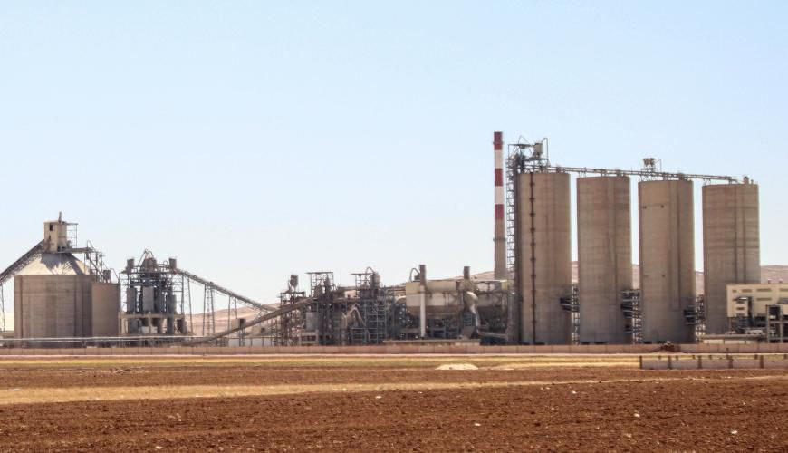 قوات النظام تقترب من مصنع لافا...