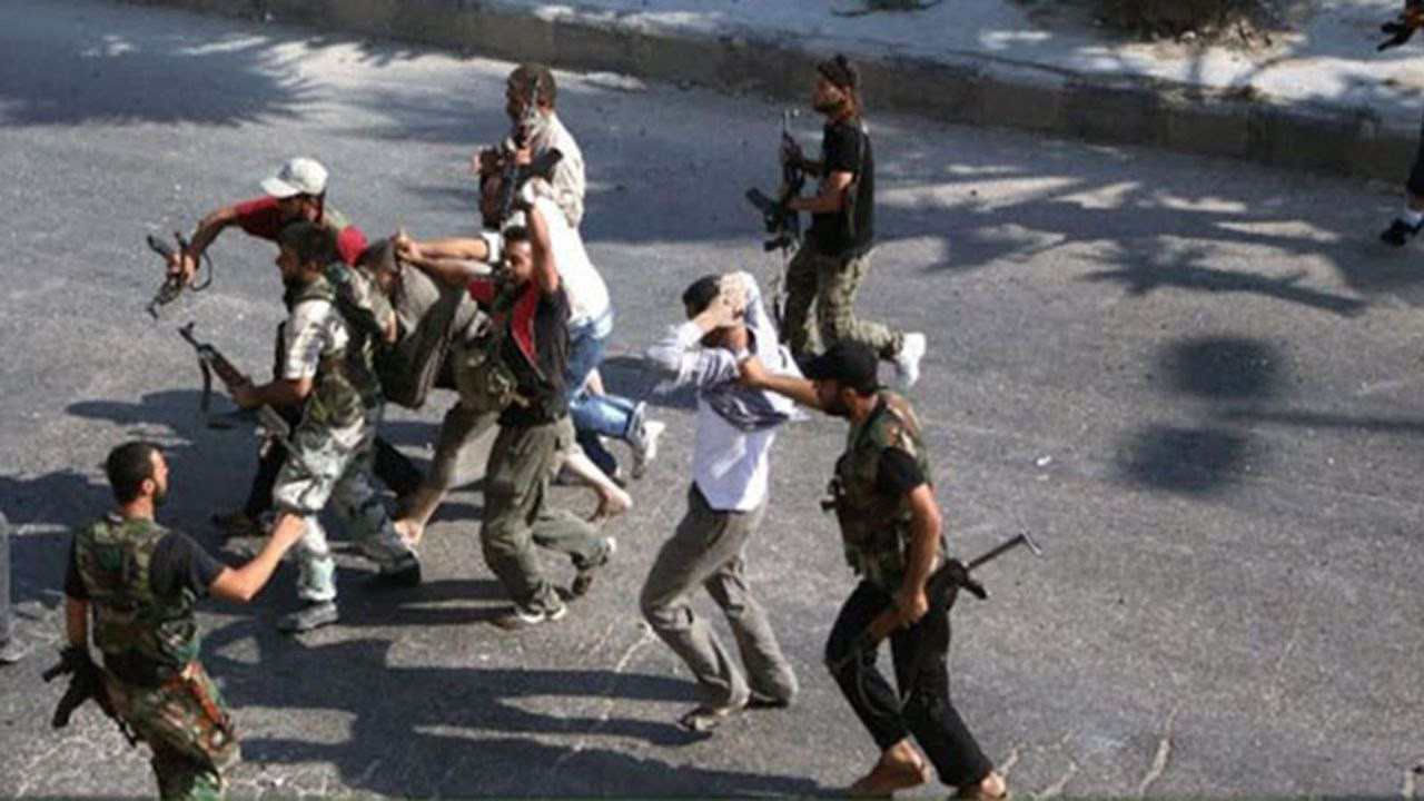 حلب.. مسلح يفتح النار على سيار...