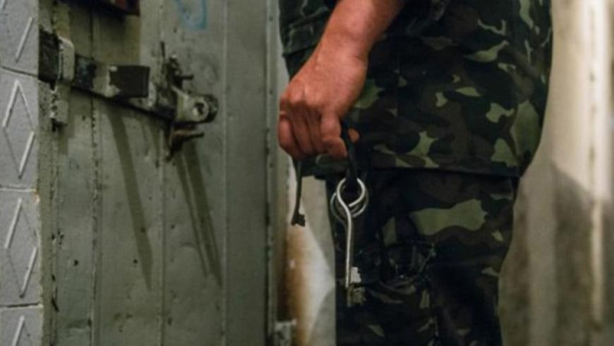 النظام يعتقل عائلة سورية بعد ع...