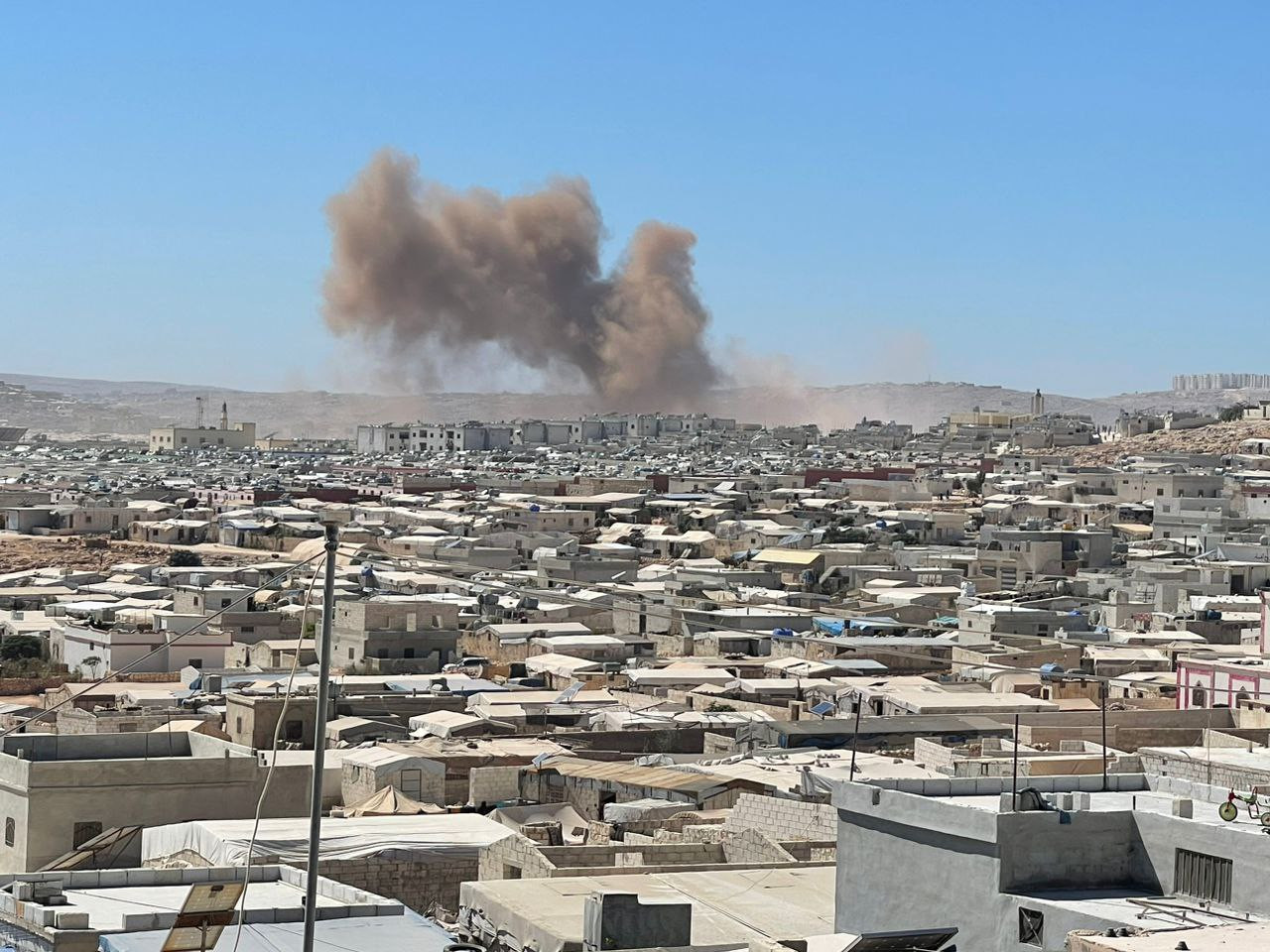 غارات روسية على إدلب و"الوطني" يستهدف النظام شمال حلب